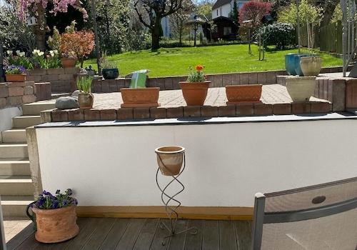 Blick in Garten von Wohnzi. EG