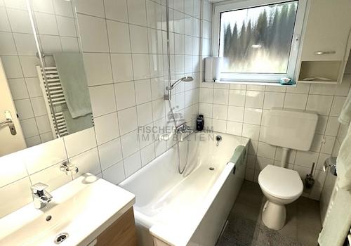 Wannenbad mit Fenster