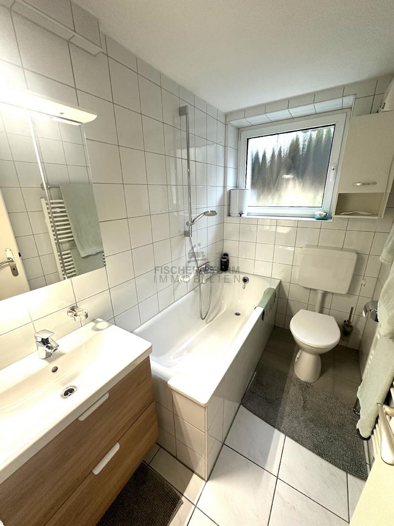 Wannenbad mit Fenster