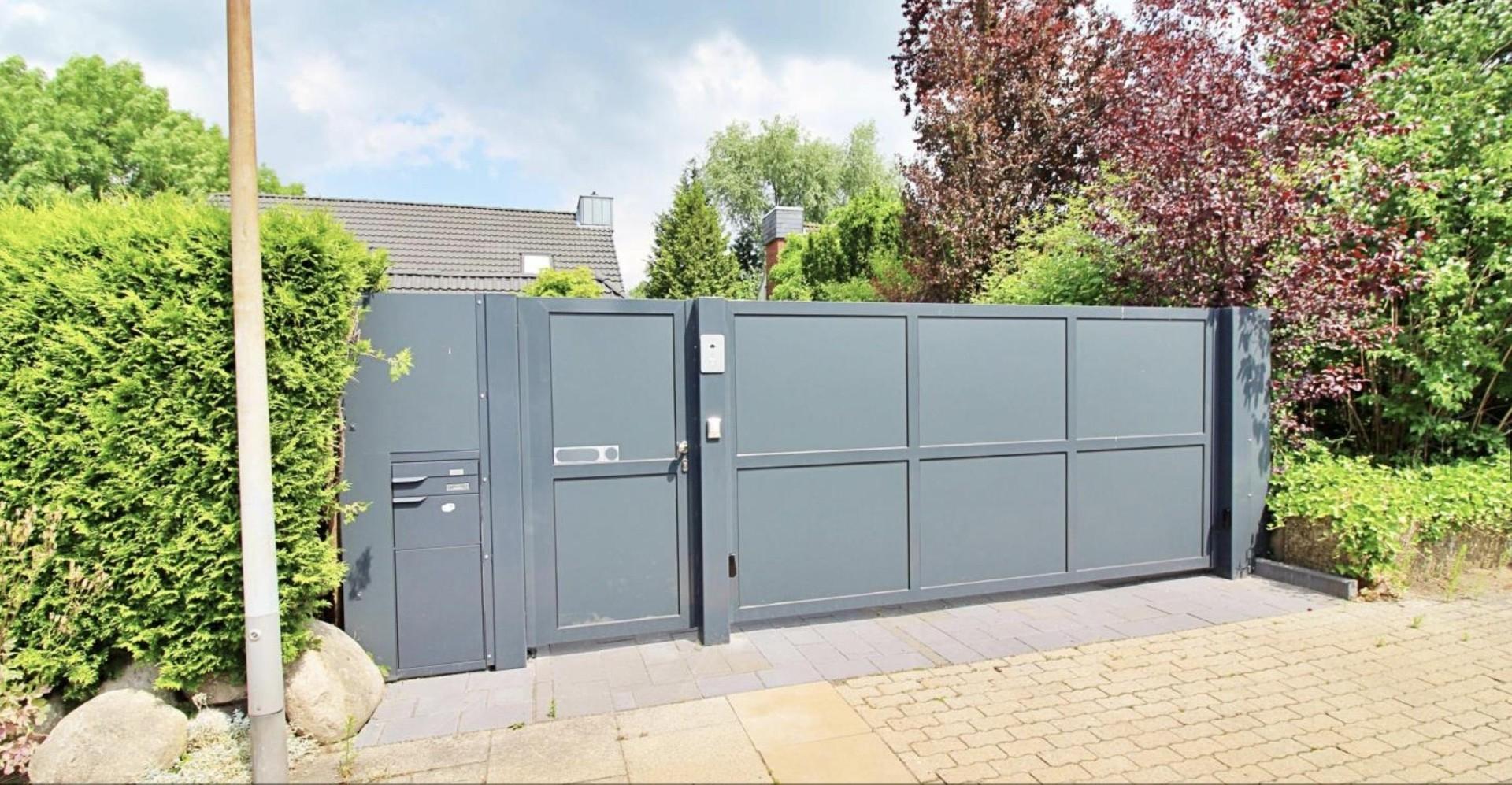 elektrisches Tor mir FB