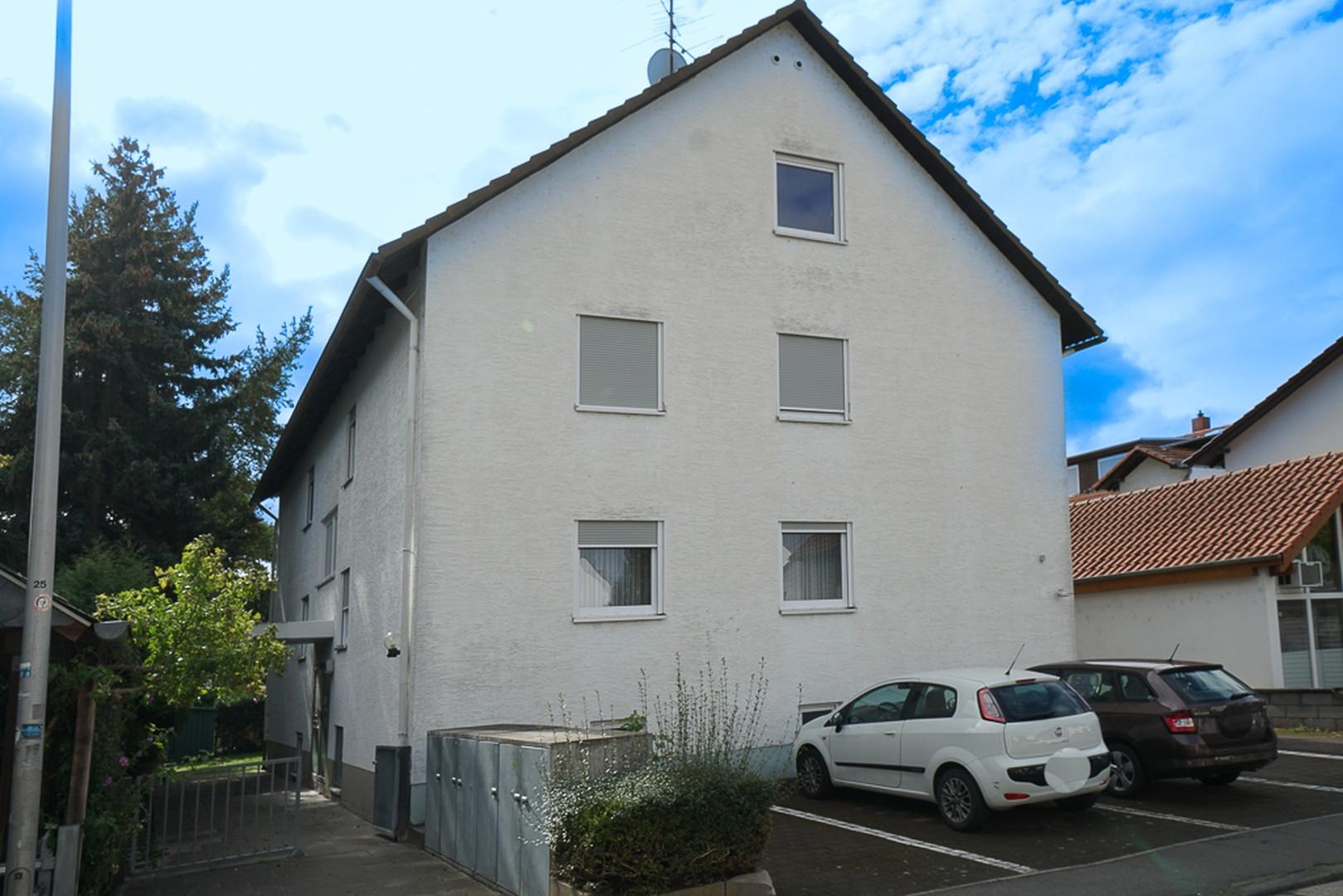 Haus mit Stellplätzen