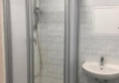 Badezimmer mit Dusche