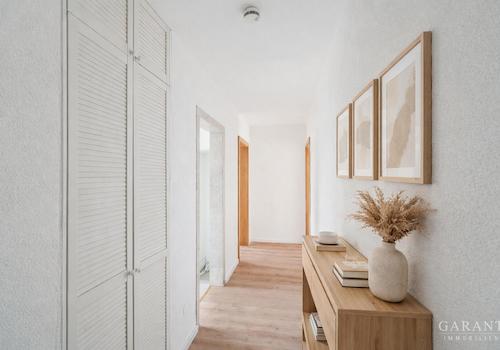 Flur mit Wandschrank für Waschmaschine