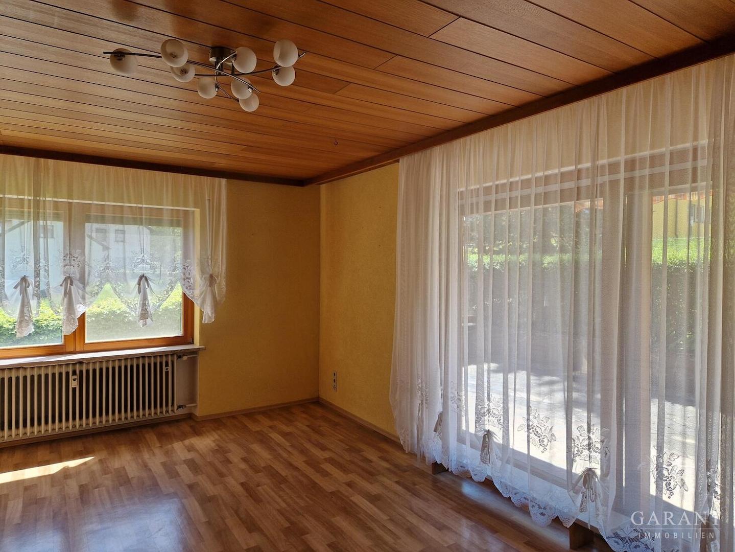 Wohnzimmer EG mit Ausgang zur Terrasse