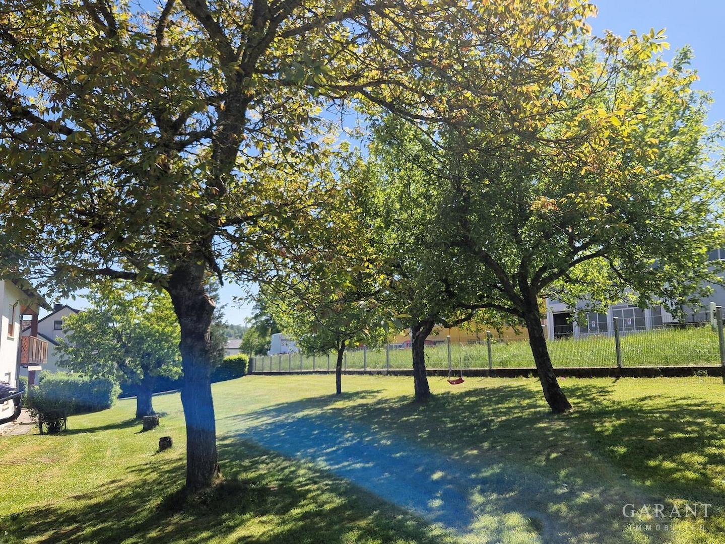 Garten mit Obstbäumen