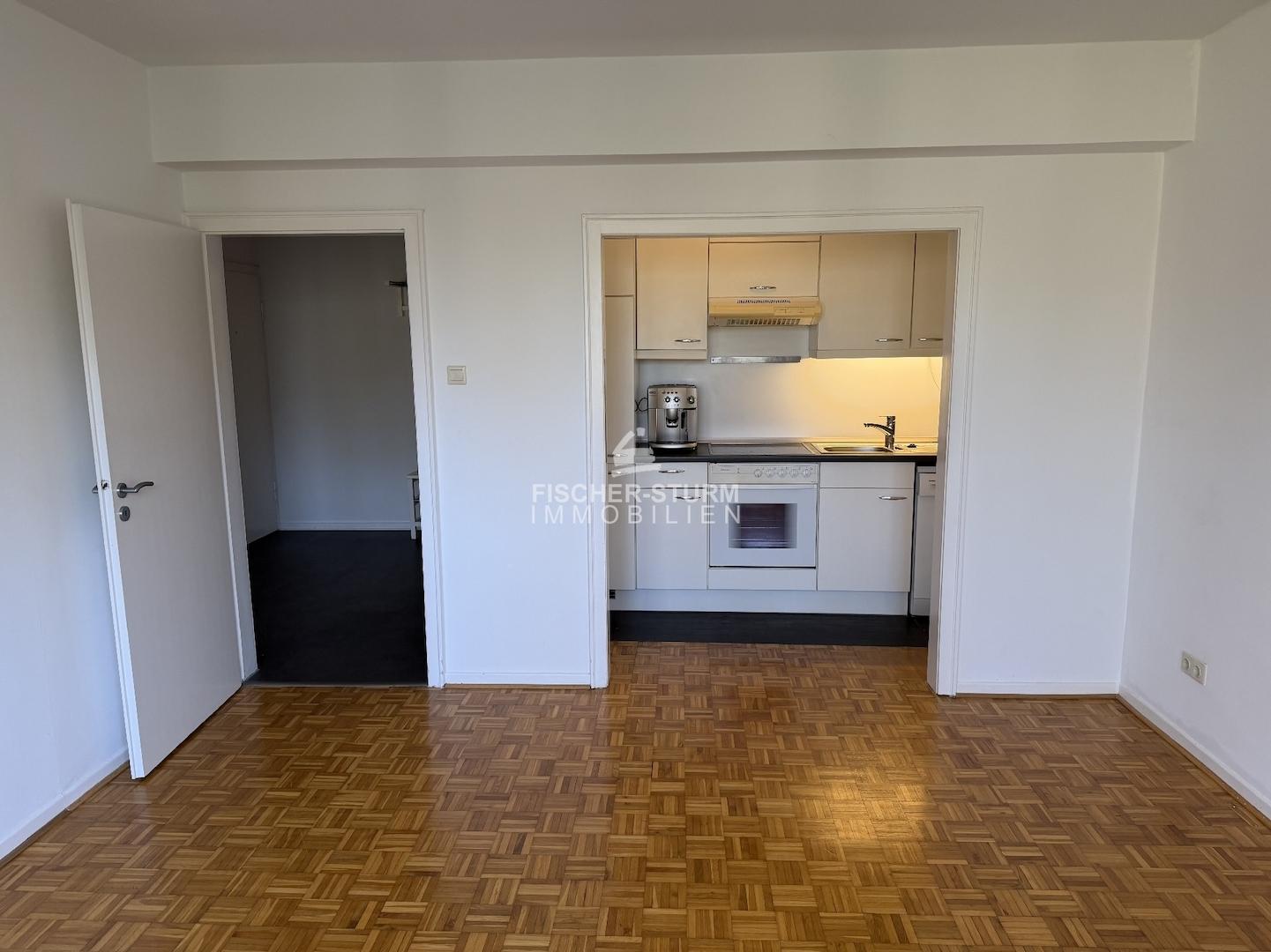 Wohnzimmer mit Blick zur Küche