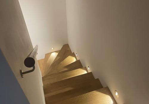 Treppenaufgang mit Beleuchtung