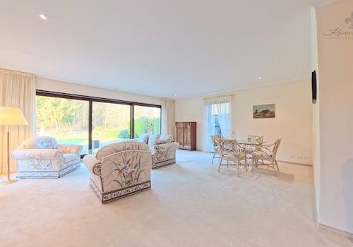 Weiterer Wohnbereich  mit Terrasse und Waldblick