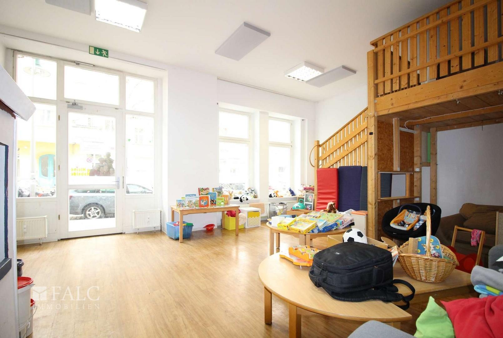 großer Gewerberaum Straßenseitig 