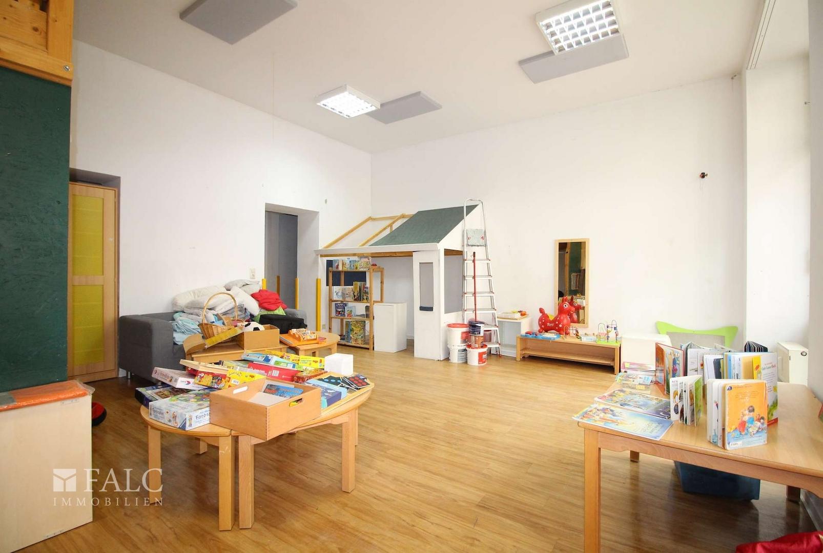 großer Gewerberaum Straßenseitig 2