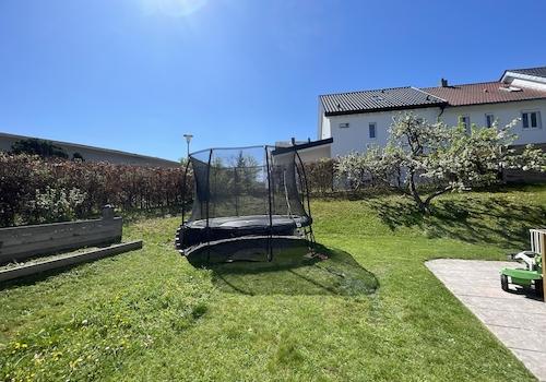 großer ruhiger Garten