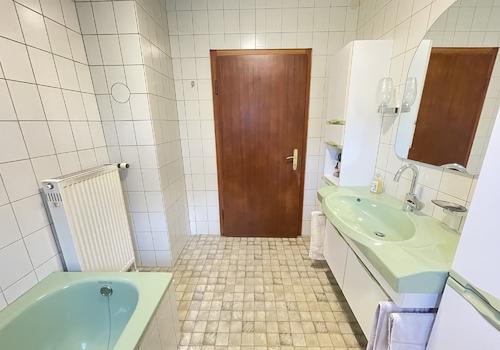 Badezimmer EG
