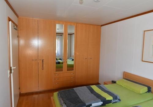 Schlafzimmer unten Bild 2