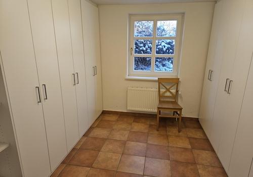 KG Zimmer 2 Stauraum mit Einba