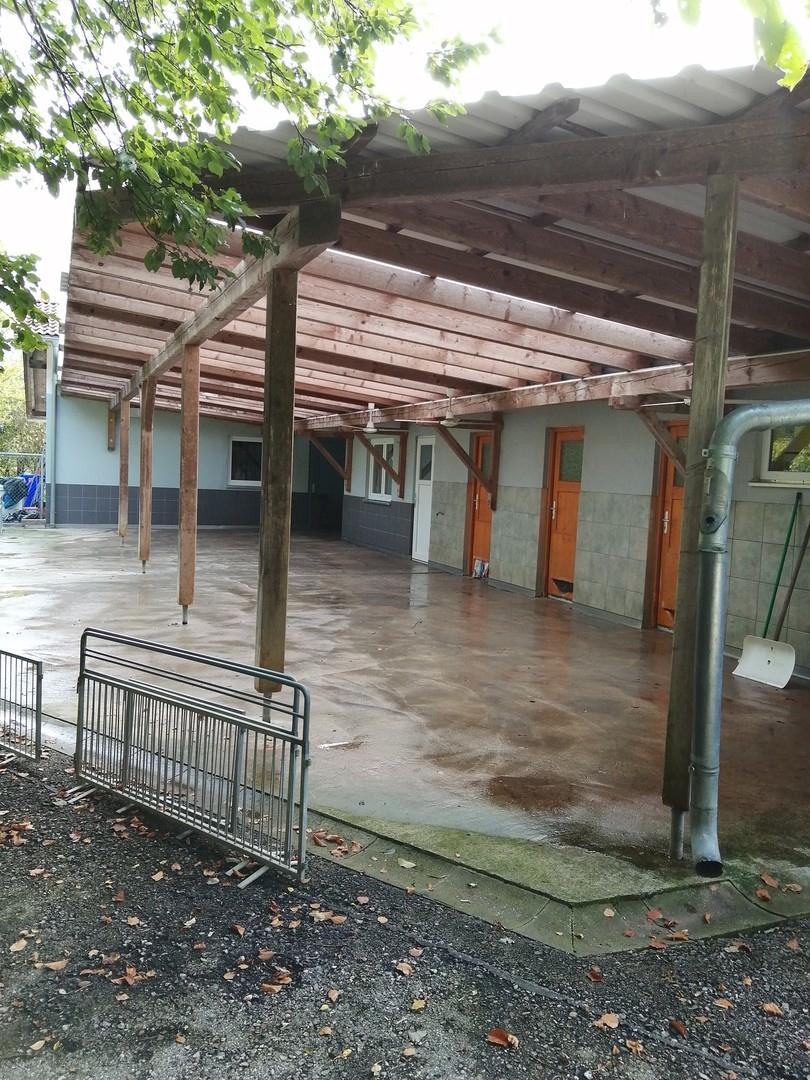 überdachte Außenanlage