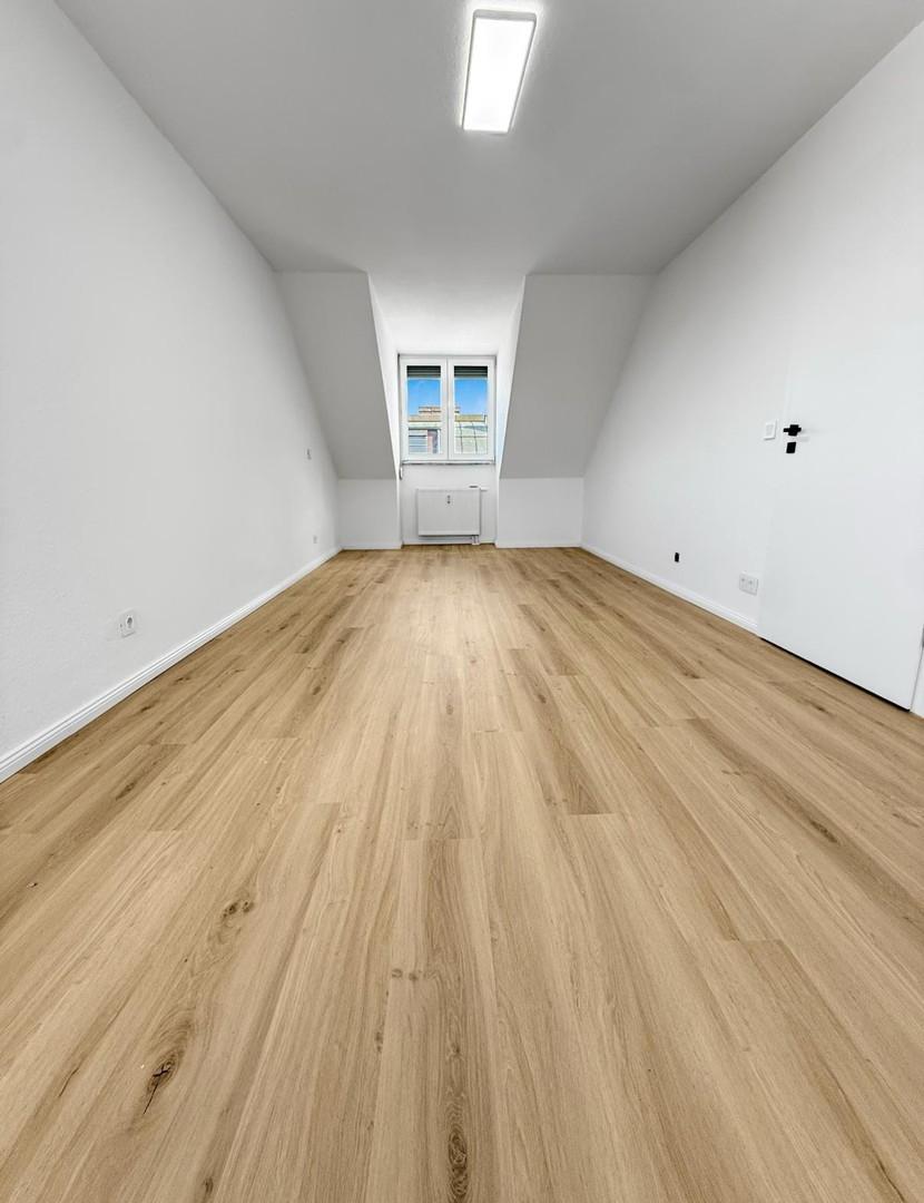 Großzügiges Schlafzimmer 