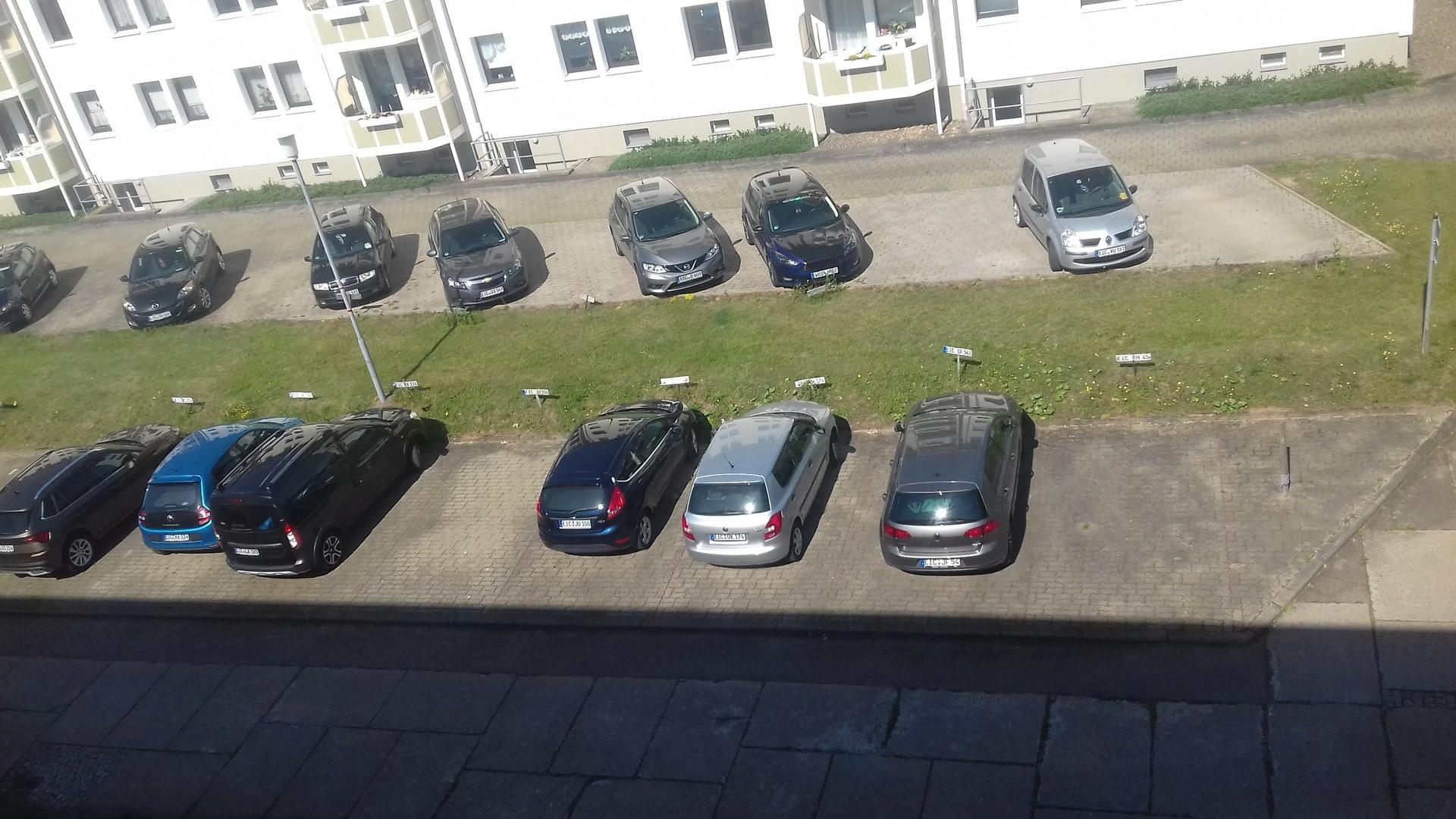 Parkplätze direkt vor dem Haus