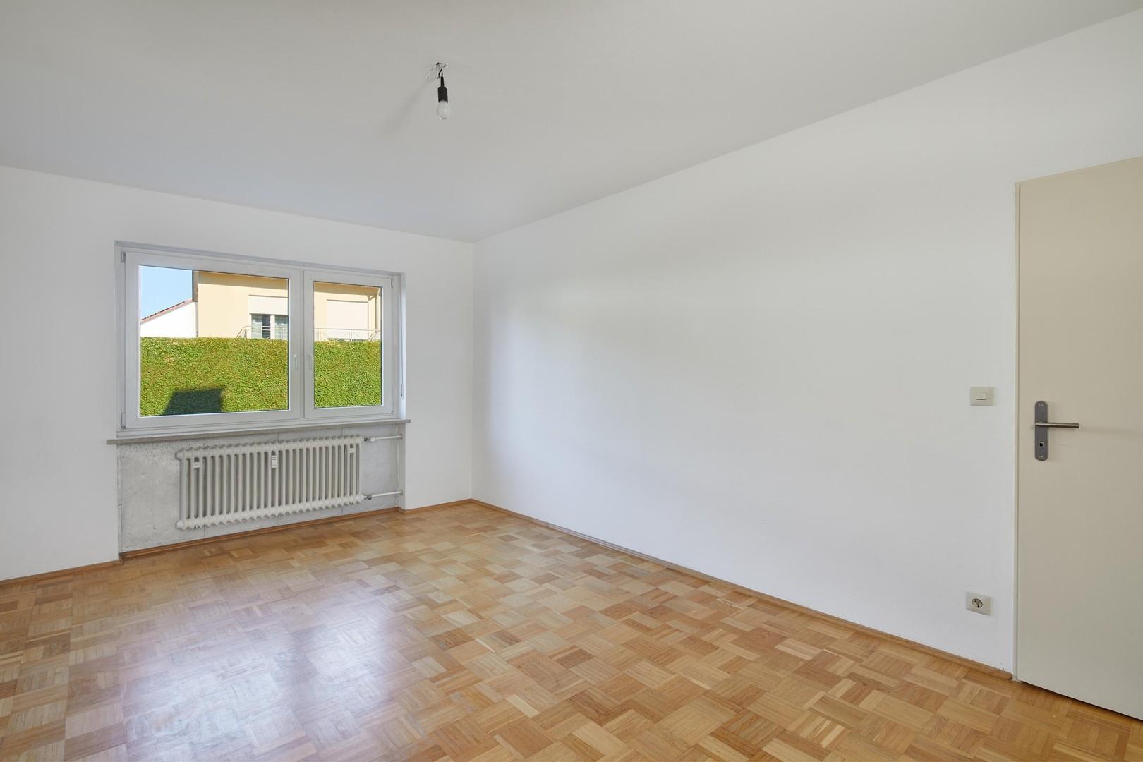 Schlafzimmer mit Parkett