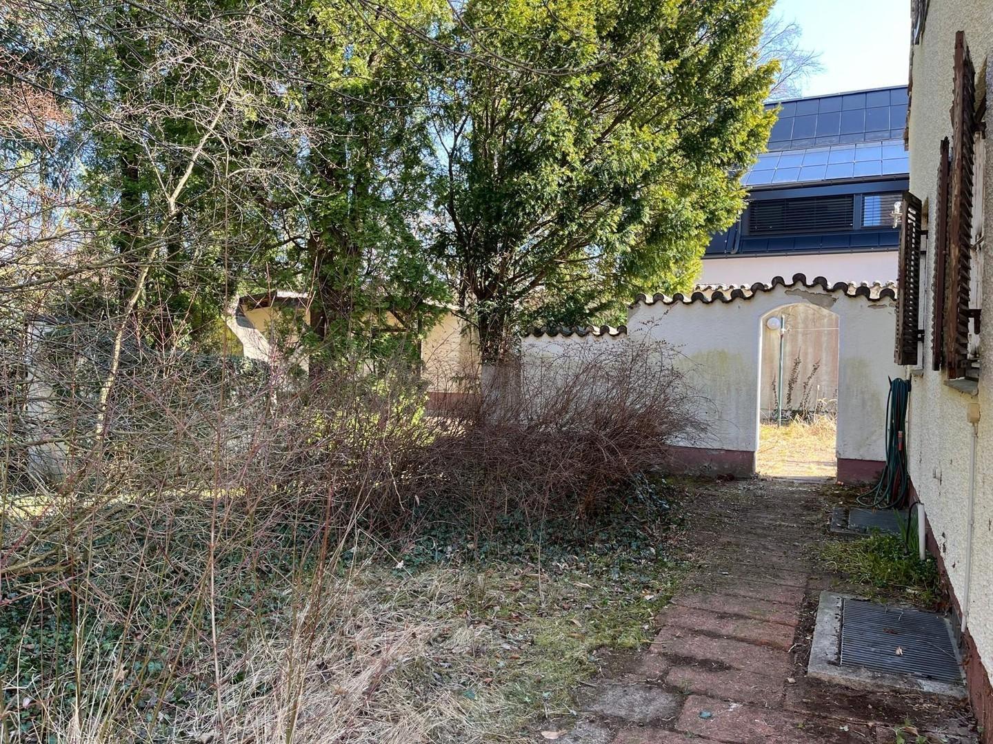 Blick hinter dem Haus