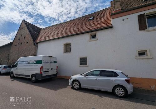 Seitenansicht Haus und Scheune