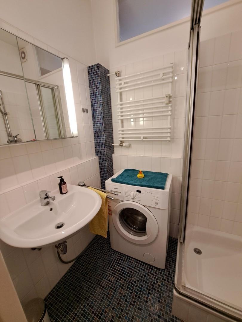 Waschmaschine + Handwaschbecke