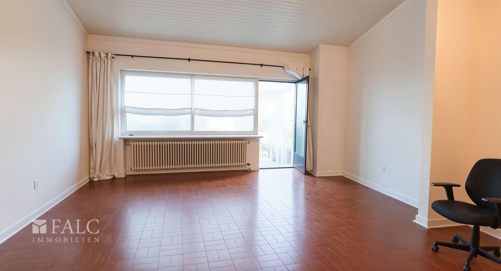 Wohnzimmer, Leer (unmöbliert) - (KI generiert)