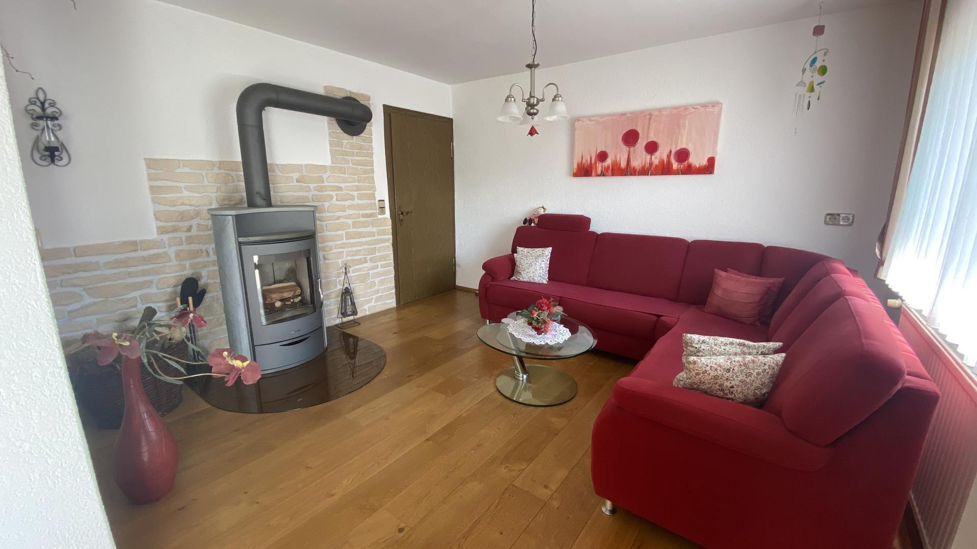 Wohnzimmer mit Kamin