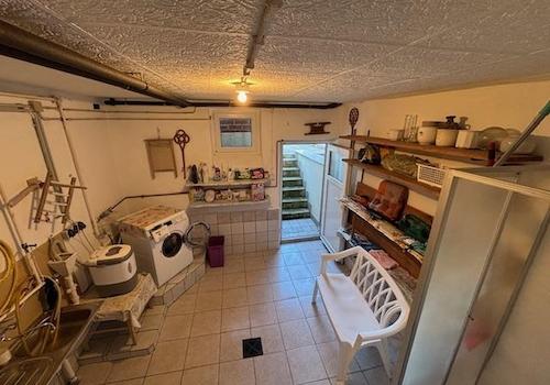 Kellerraum mit Gartausgang