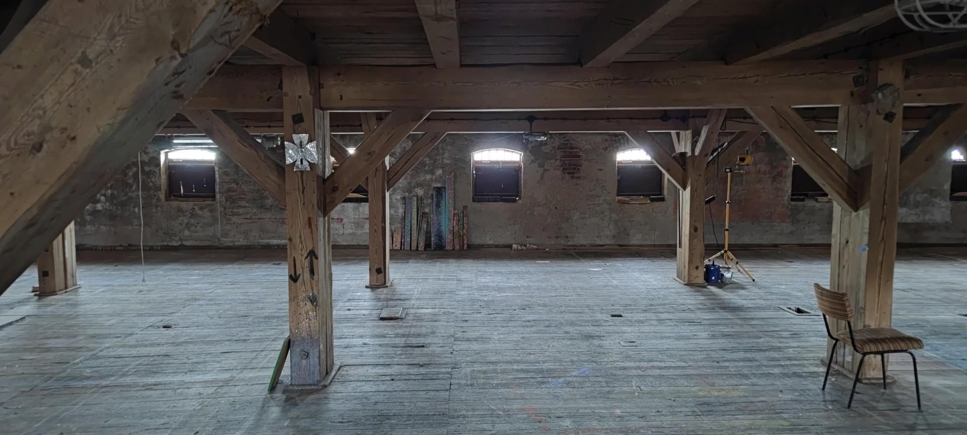 1 von 4 Etagen im Speicher...