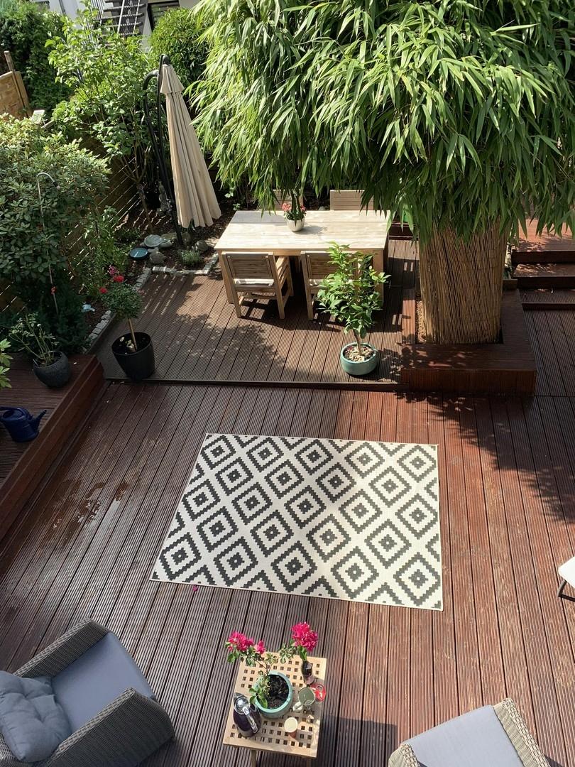 Terrasse hinterm Haus