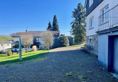 viel Platz hinter dem Haus
