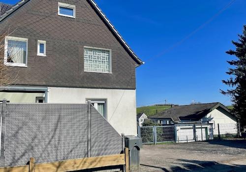 Stellplätze neben dem Haus