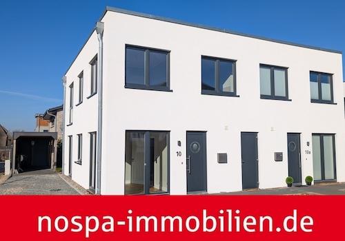 Frontansicht mit Carport