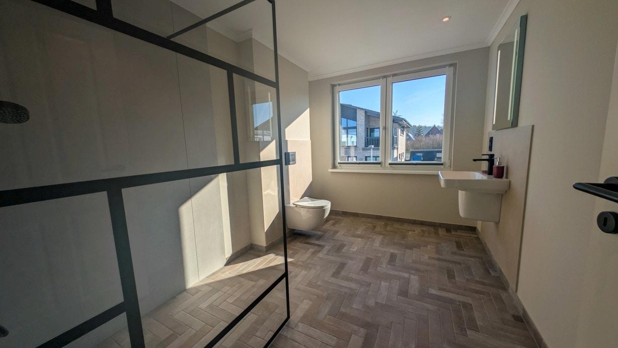 Großes Bad im Obegeschoss