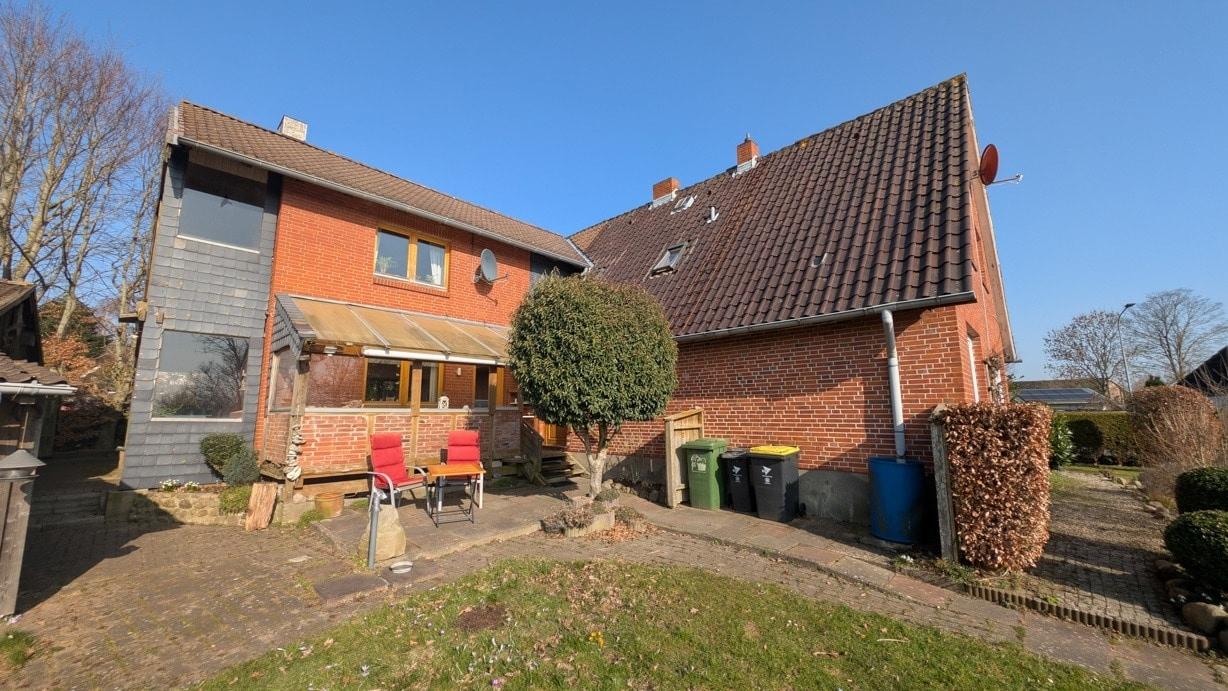 Haus aus Gartensicht