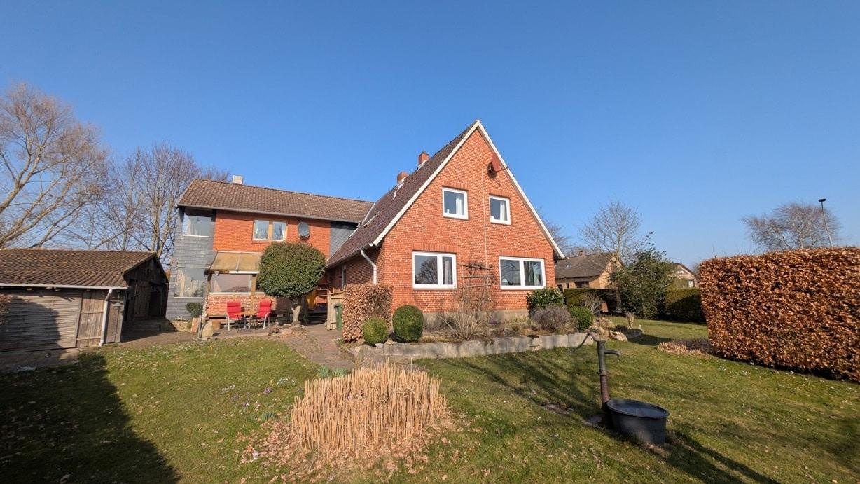 Haus aus Gartensicht