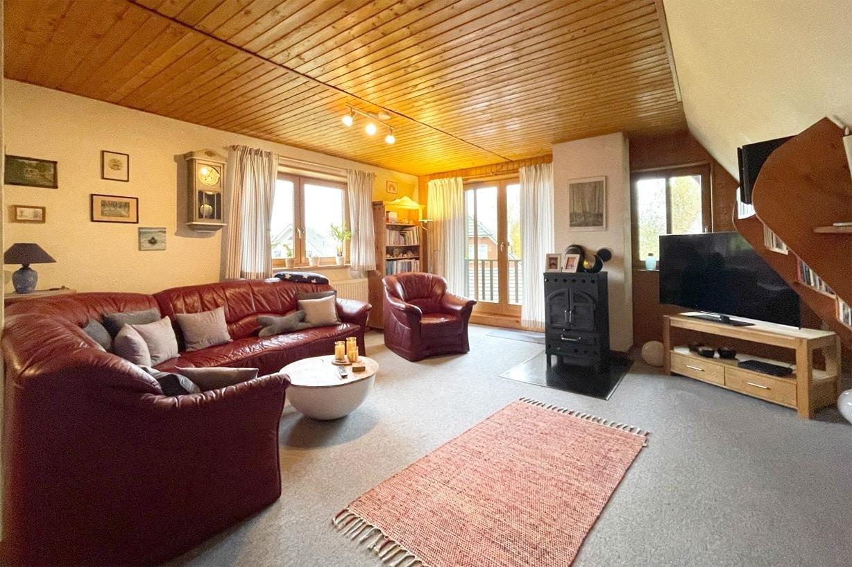 Wohnzimmer DG mit Zugang zur Loggia im Anbau