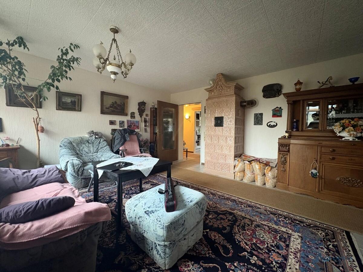 Wohnzimmer mit Kachelofen