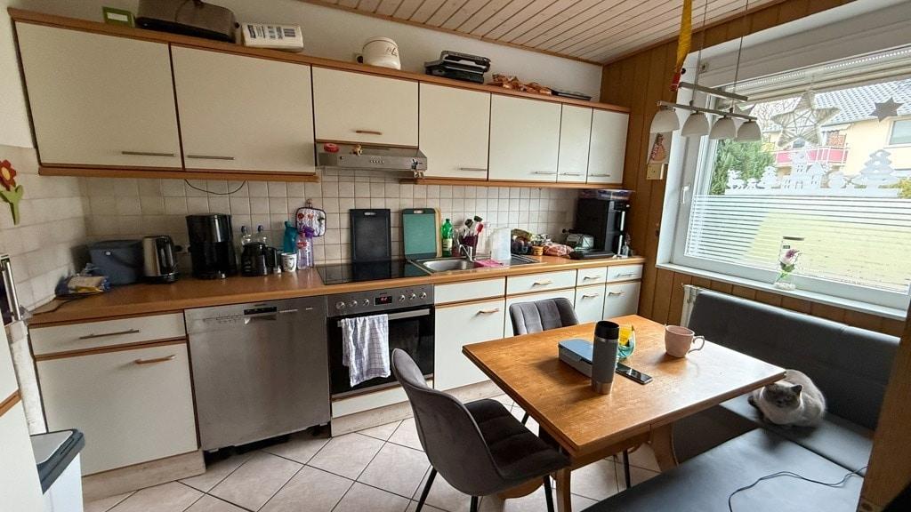 Küche mit Einbauküche