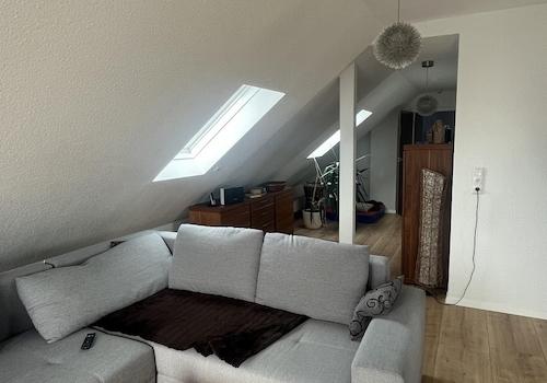 Wohnzimmer möbliert