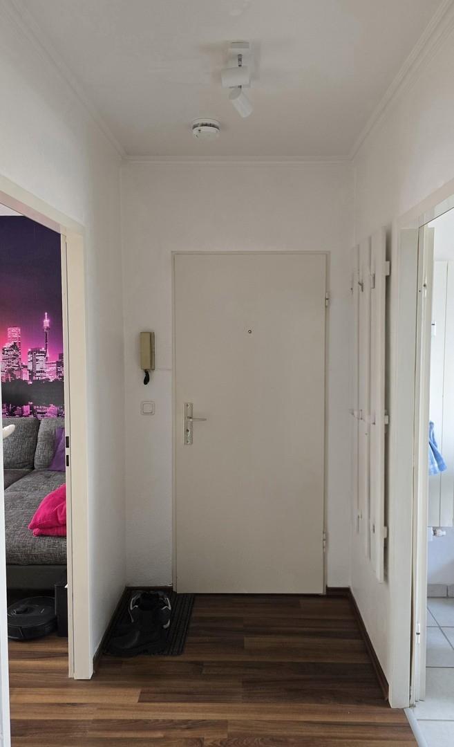 Flur mit Sicht zum Ausgang