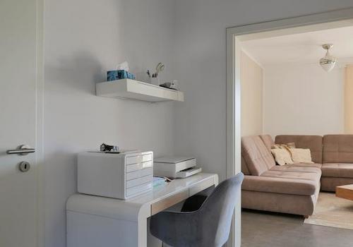 Arbeitsplatz im großen Flur