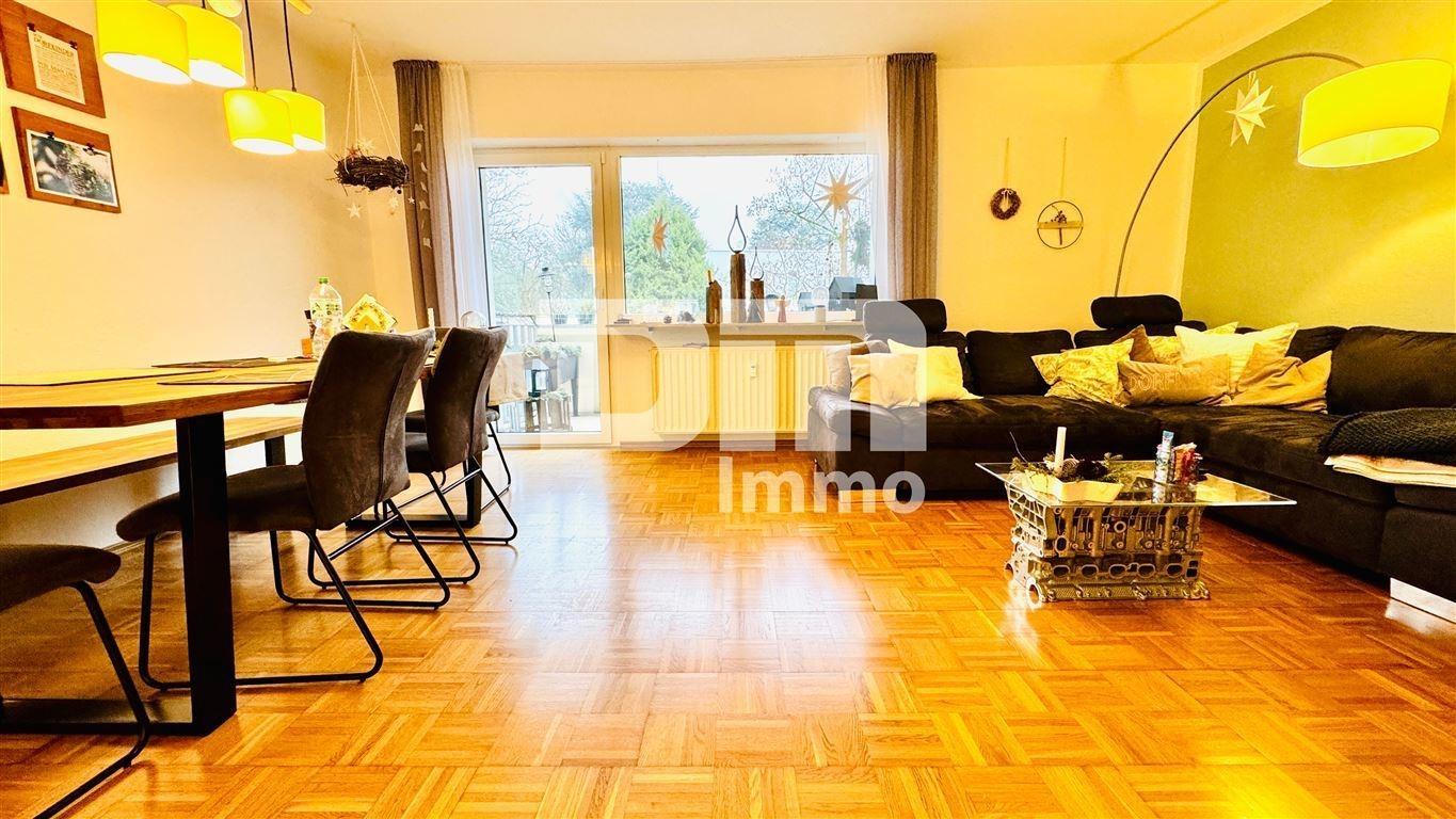 Wohn / Esszimmer / Zugang Balkon