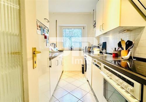 Küche mit Einbauküche