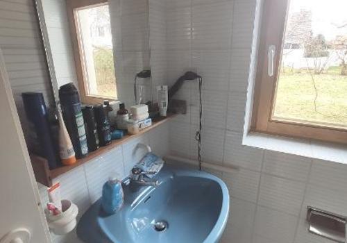 Bad mit Dusche Bild 2