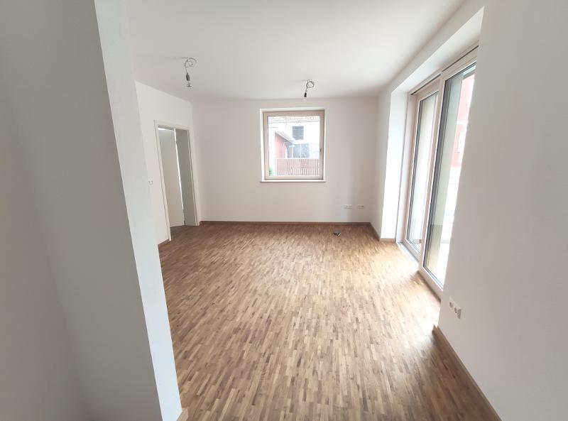 EG: Arbeitszimmer / Büro mit Garderobe und Gäste-WC Bild 1