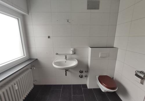 Bad mit Badewanne und Dusche Bild 4