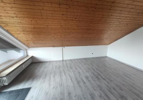 Kinder- /Arbeitszimmer mit Zugang zum zweiten Balkon Bild 1