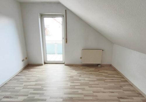 Elternschlafzimmer mit Zugang zum Balkon Bild 2
