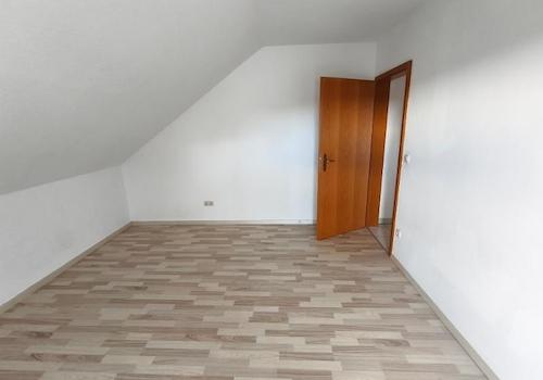 Elternschlafzimmer mit Zugang zum Balkon Bild 4